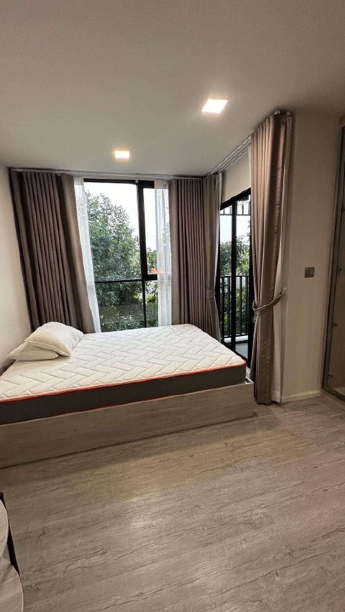 For RentCondoBangna, Bearing, Lasalle : Condo for rent: Atmoz Tropicana Bangna atmoz tropicana bangna Floor/Building: 3 Building: D Room size: 23 sq m. Price: 8,500 baht Nearby places: Yellow Line