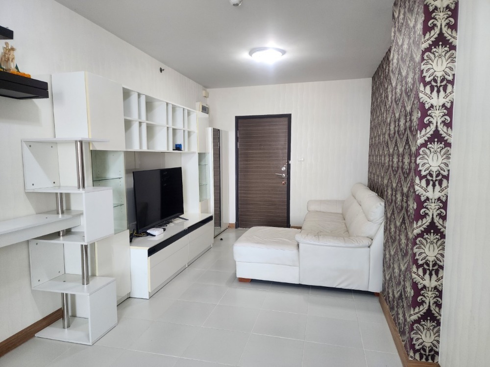 Selling below market price!!! Supalai Park Ratchayothin Condo, near the BTS, convenient transportation Loading...