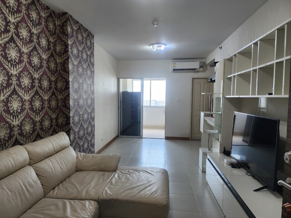 Selling below market price!!! Supalai Park Ratchayothin Condo, near the BTS, convenient transportation Loading...