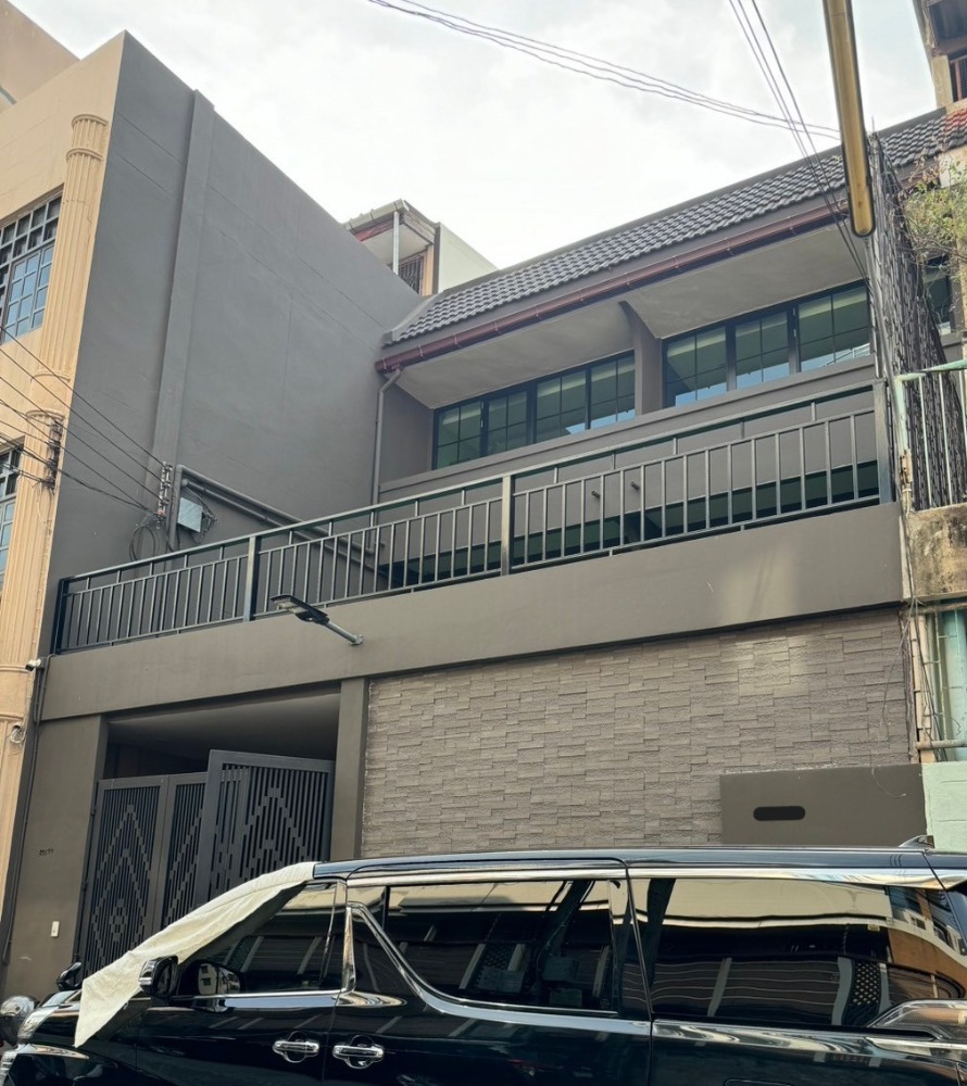 For RentTownhomeSukhumvit, Asoke, Thonglor : Newly renovated townhouse, suitable for all types of business. 翻新住宅出租，适合所有类型业务
