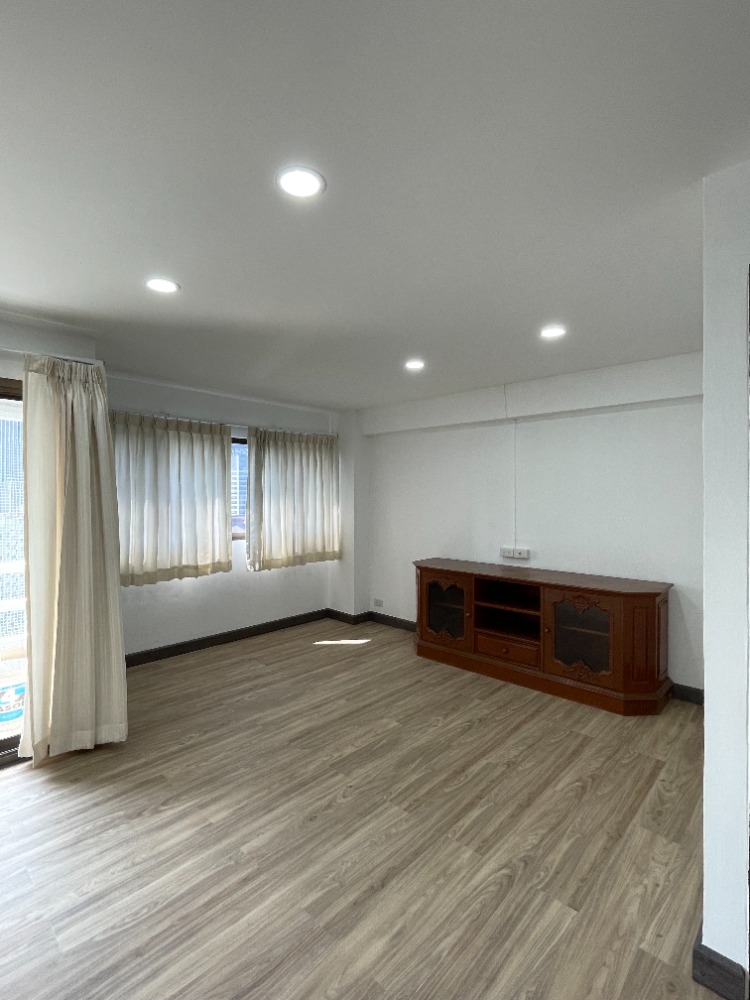 🔥 Dont miss it! 3 bedrooms, best price, 70,000 baht per square meter, Thonglor location, Thonglor Tower project, size 99.51 sq m., price only 6,999,000 baht, contact 096-8623850 🔥 Loading...