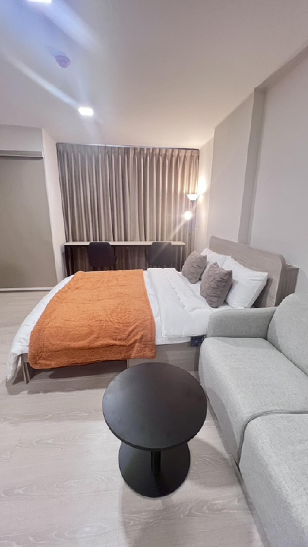 For RentCondoPathum Thani,Rangsit, Thammasat : #DcondoHype The newest project in the Sansiri group, opposite Bangkok University, has a shuttle to the university. If interested, call 099-624-5361. IdLine0819099220