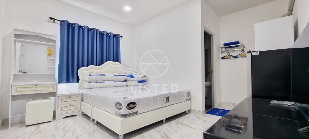 5 Bedrooms modern luxury pool villa for sale in Huai Yai, Bang Lamung Loading...