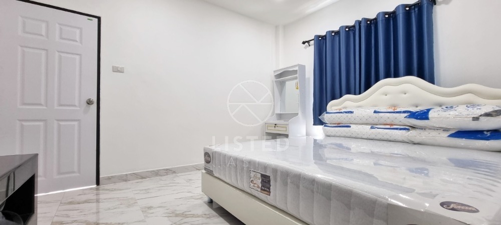 5 Bedrooms modern luxury pool villa for sale in Huai Yai, Bang Lamung Loading...