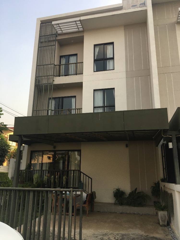 For RentTownhomePattanakan, Srinakarin : THVAR101 Townhouse for rent, Villa Albello Rama 9-Srinakarin, size 32 sq m., 3 floors, usable area 110 sq m., 3 bedrooms, 3 bathrooms, 40,000 baht 064-959-8900