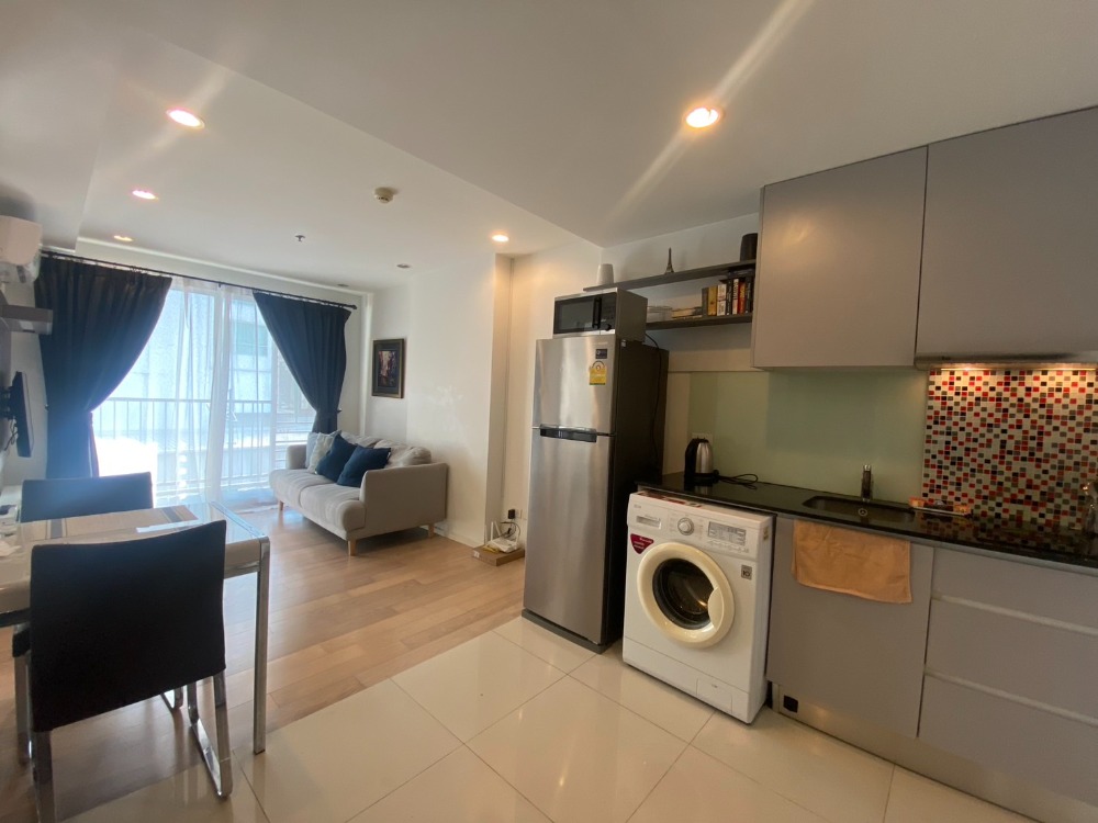 ขายคอนโดนานา : ขาย คอนโด 15 สุขุมวิท เรสซิเด็นซ์ ( 15 Sukhumvit Residences ) ใกล้รถไฟฟ้า BTS สถานีนานา และสถานีอโศก เพียง 600 เมตรเท่านั้น