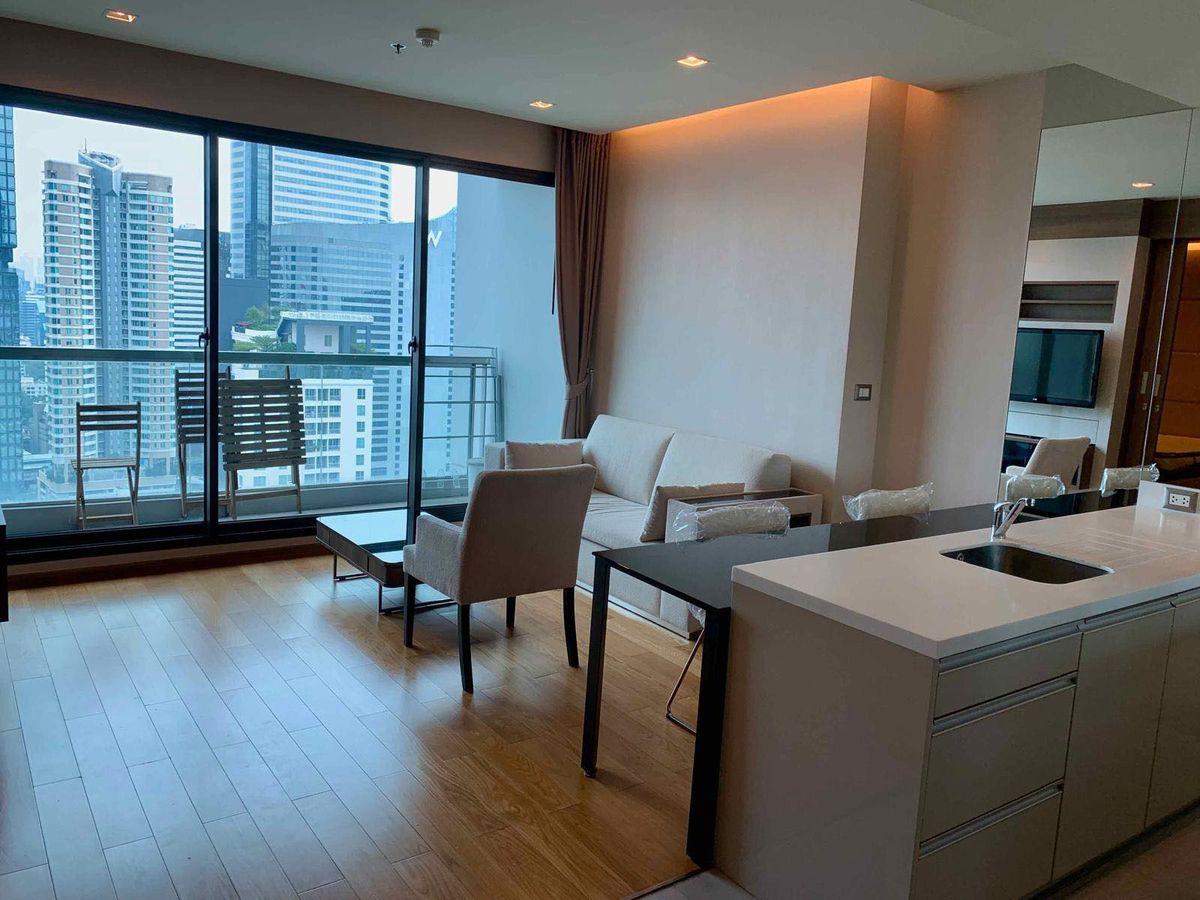 For RentCondoSathorn, Narathiwat : Condo for rent, Spacious one-bedroom suite at the Address Sathorn, High rise with beautiful city view, near BTS Chong Nonsi and BTS St. Louis 