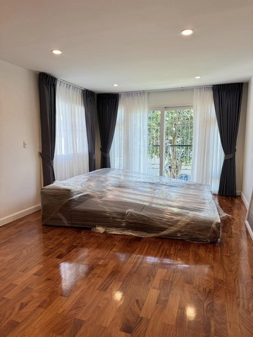 RP220 ให้เช่าอาคารชั้นเดียว 7 ห้องนอน 6 ห้องน้ำ 4 living rooms 15 ที่จอดรถ ศรีด่าน 22 ถนนศรีนครินทร์ เหมาะทำออฟฟิศ Loading...