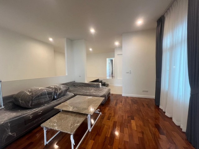 RP220 ให้เช่าอาคารชั้นเดียว 7 ห้องนอน 6 ห้องน้ำ 4 living rooms 15 ที่จอดรถ ศรีด่าน 22 ถนนศรีนครินทร์ เหมาะทำออฟฟิศ Loading...