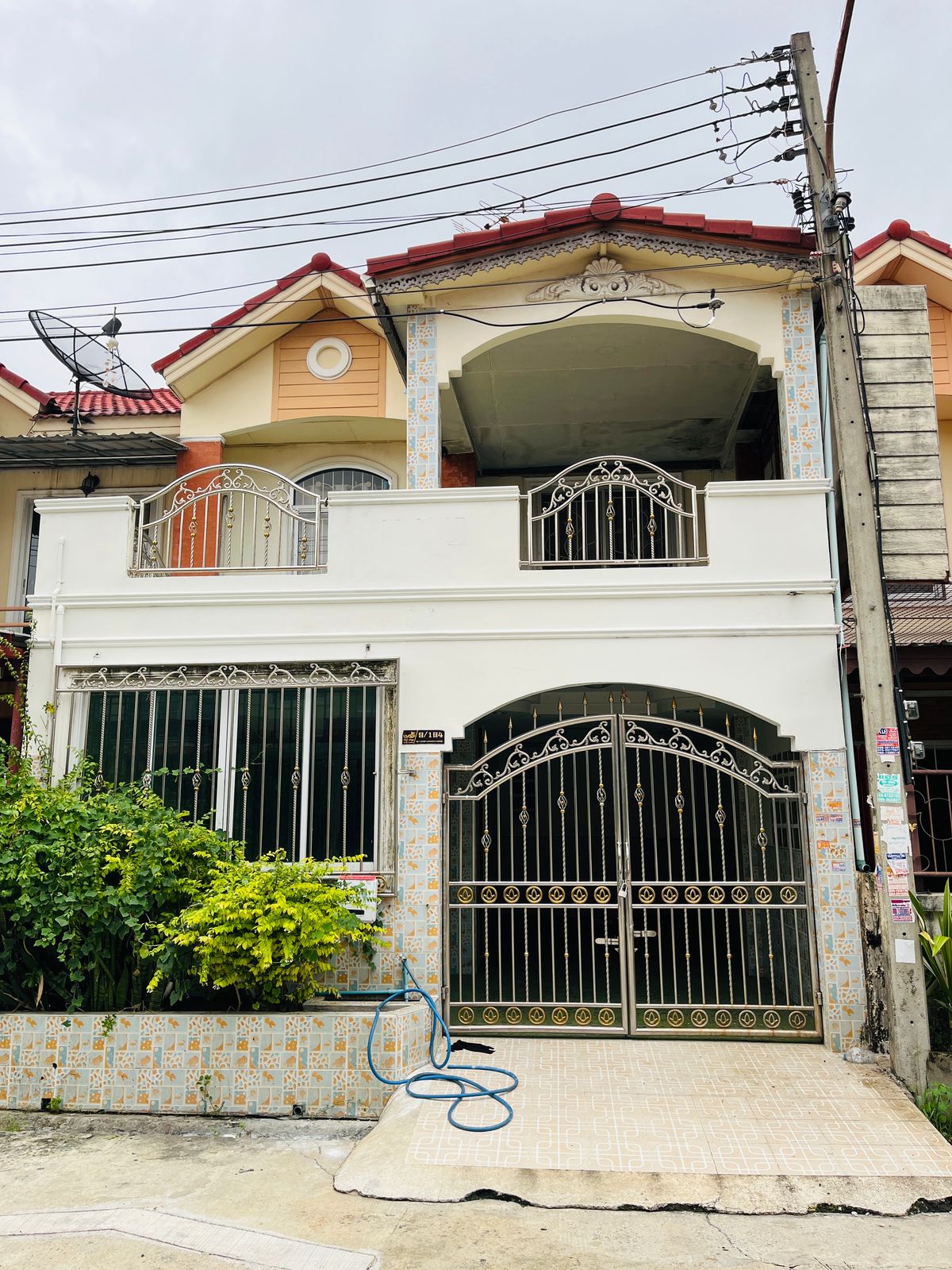 ขายทาวน์โฮมนครปฐม : ขาย-ให้เช่าทาวน์โฮม2ชั้น หมู่บ้านสิวารัตน์8 ติดถนนเพชรเกษม เยื้องสวนสามพราน ต่อเติมครัว+ระเบียงหน้าบ้านเต็มพื้นที่ พื้นที่ใช้สอยกว่า 180 ตร.ม.