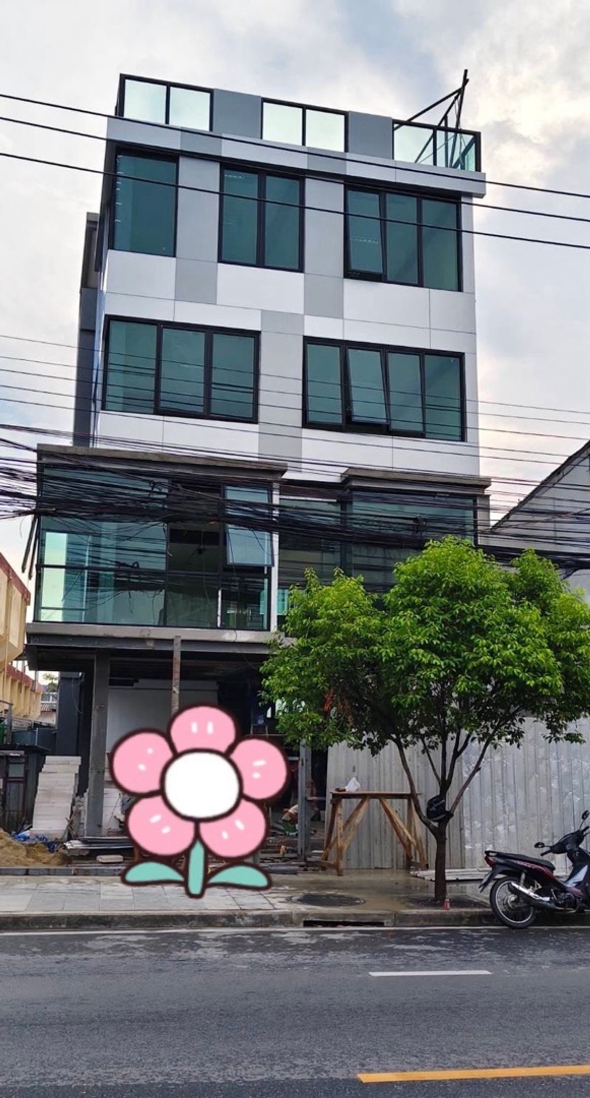 For RentShop HouseChokchai 4, Ladprao 71, Ladprao 48, : New 4-story commercial building on Chokchai 4 Road, 698 sq.m., with elevators and addicted to Solar Shell, Electricity Electricity, both Building-Get out of 6 Lat Phrao Road | Pradit Manatham (along the express) | Nakniwat | Prasert Monukit | Ratchada | P