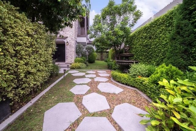 For sale: 2-storey detached house, corner plot, Nantawan Ram Intra-Phahon Yothin 50 project Loading...