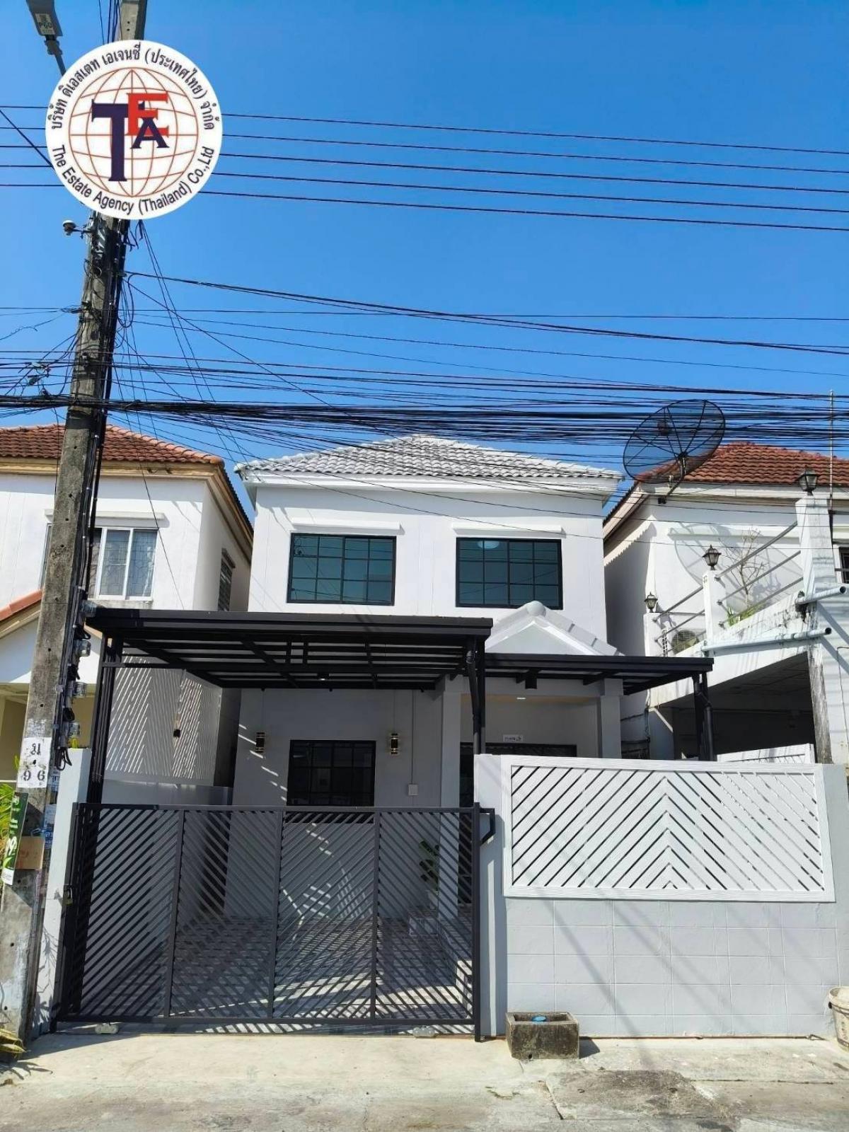 For SaleTownhomeMin Buri, Romklao : For sale: 2-storey townhouse, Amornthap Village, Liapwaree 25, Khok Faet, Nong Chok, St. Theresa School, St. Theresa Church, Nong Chok Market, Nong Chok District Office, Chiarapol School, Mahanakorn University of Technology