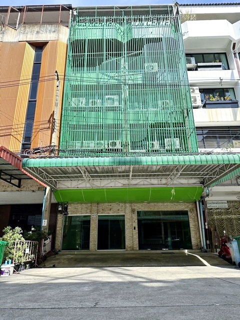 MRT Ratchada 80m. with elevator For rent building 6-storey 2Units 10bed 5bath 57sq.w.1,040 sq.m Loading...