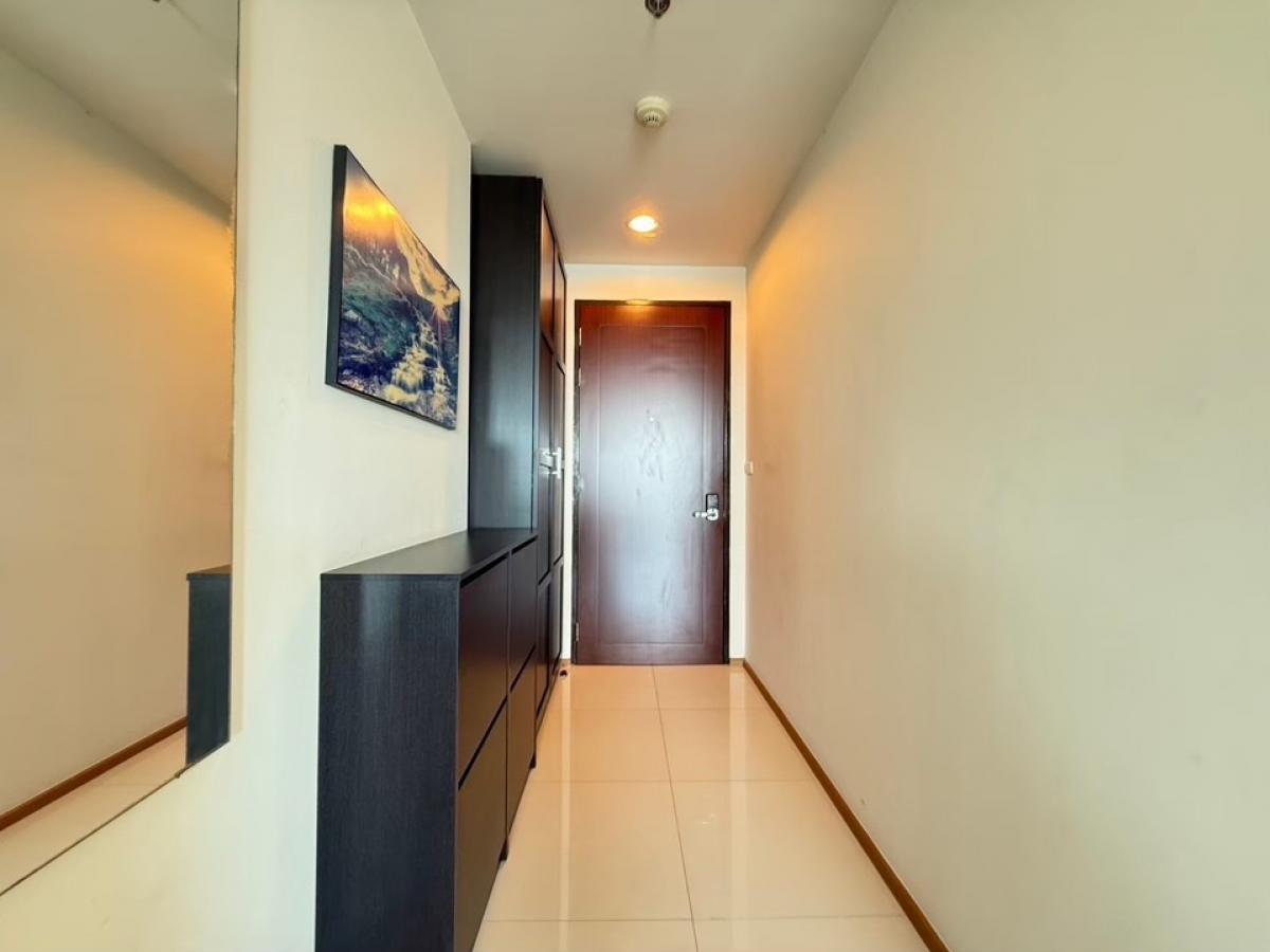 For SaleCondoLadprao, Central Ladprao : Release the condo near the Horwang, large room near the mall, size 44 sqm. Price is only 3.8 million. Very worthwhile. Interested in watching 0808144488.