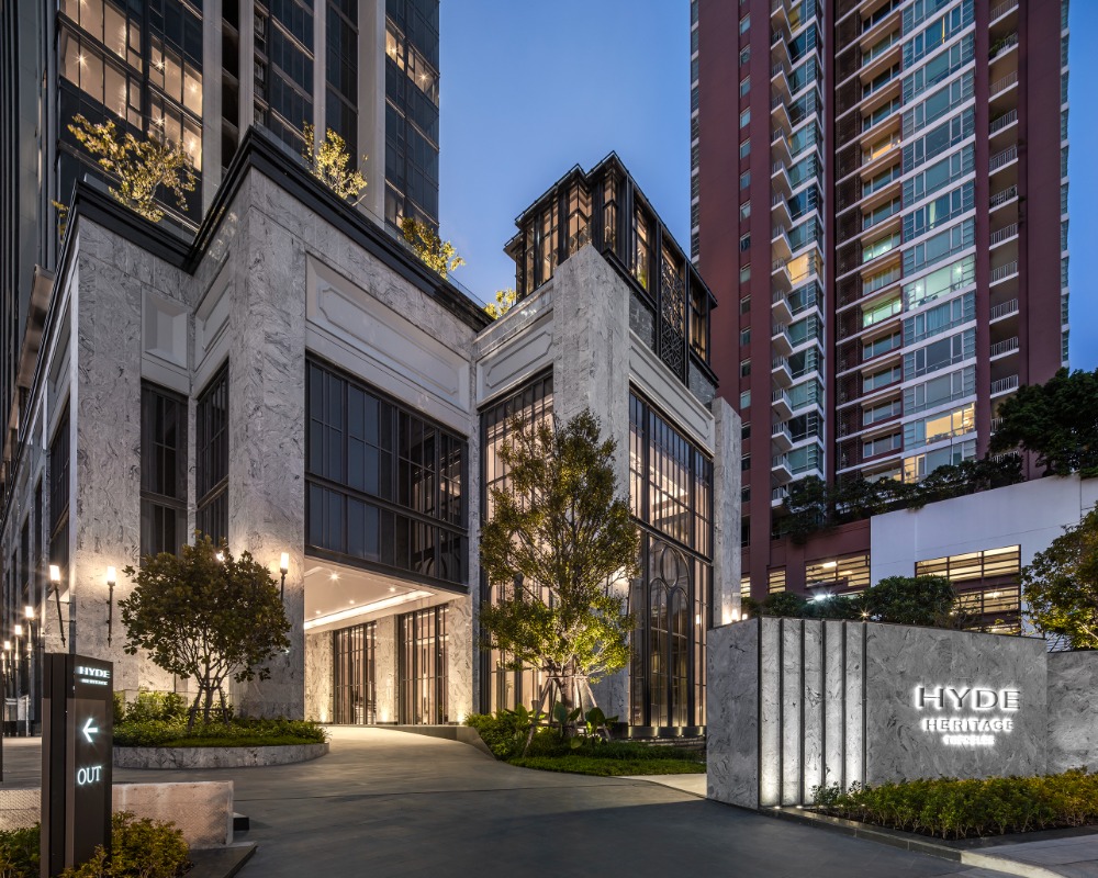 ขายคอนโดสุขุมวิท อโศก ทองหล่อ : For Sale Hyde Heritage Thonglor Condominium 3Bedrooms 3Bathrooms Area 135.96 sq.m. Floor 28TH Fully-Furnished, Luxury Decorated Sell Price 56.9 MB.