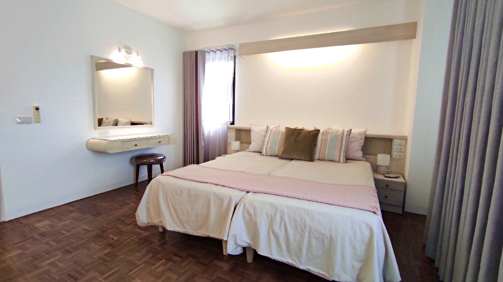 For RentCondoSukhumvit, Asoke, Thonglor : Spacious and bright BD+Maid's, in a very private and peaceful compound 0817010651