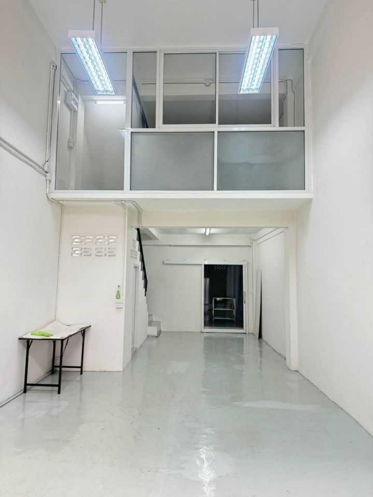 For RentShop HouseRathburana, Suksawat : Rent a 3rd floor commercial building, 2 bedrooms, 1 bathroom.