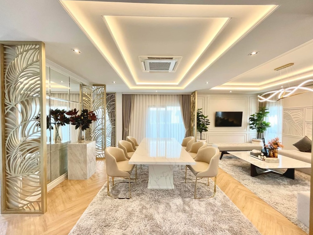 For RentHouseBangna, Bearing, Lasalle : ✨ Rent! 5 bedrooms with 1 housekeeper room, beautiful furniture, Modern Luxury style, private parking near megaba, ready to move in.