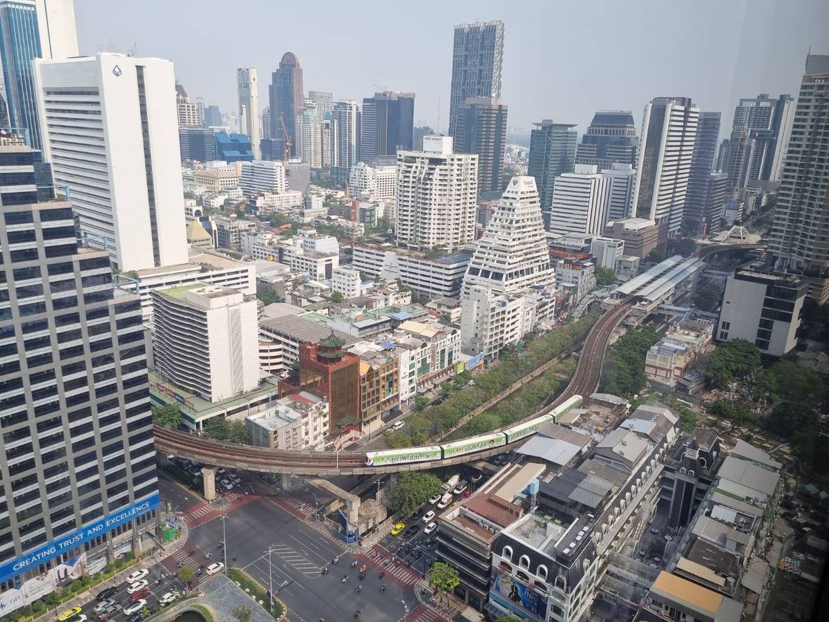 For RentCondoSilom, Saladaeng, Bangrak : For rent Ashton Silom, Ashton Silom, brand new room, High Rise condo, Ultimate Class, located in the heart of CBD, on Silom Road, only 350 meters from BTS Chong Nonsi.