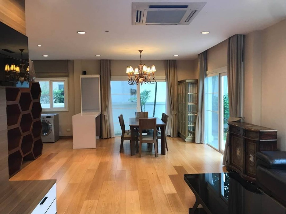 For Rent!! 2-Storey Detached House at THE CENTRO Sukhumvit 113, 181 sqm. 3 Bedroom 3 Bathroom located near BTS Bearing, Mega Bangna / Srinakarin Loading...
