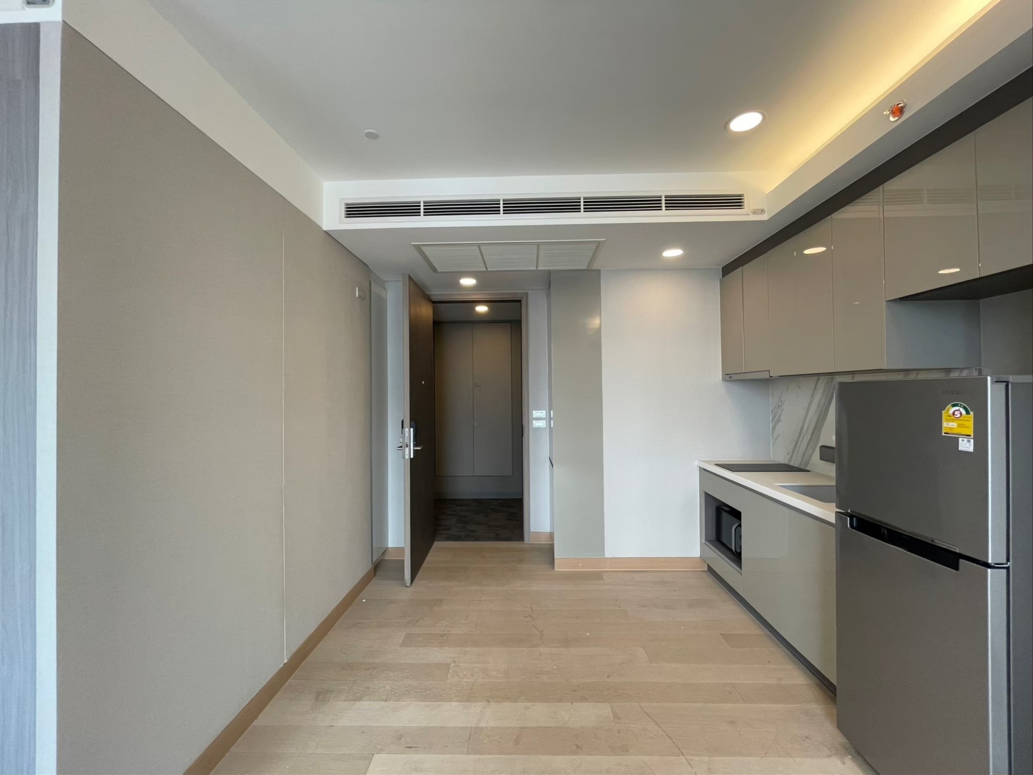 For RentCondoKhlongtoei, Kluaynamthai : 🏢siame Exclusive Queens 🛏️ Beautiful room ✨ There are many rooms 🌐 Good location 📍 High floor 📺 Complete electrical appliances (special price)