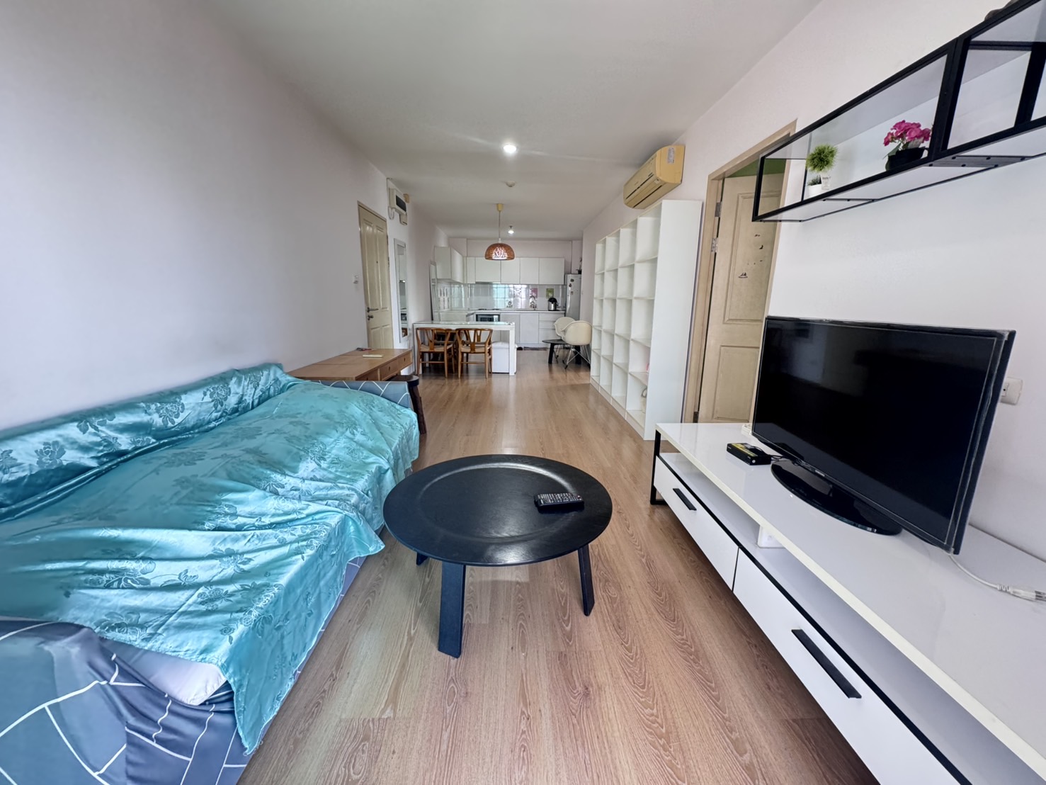 ให้เช่าคอนโดลาดพร้าว เซ็นทรัลลาดพร้าว : Sym Vipha Ladprao ห้องว่างพร้อมให้เช่า เฟอนิเจ้อครบ ขนาด 100 ตรม สอบถามได้ครับ