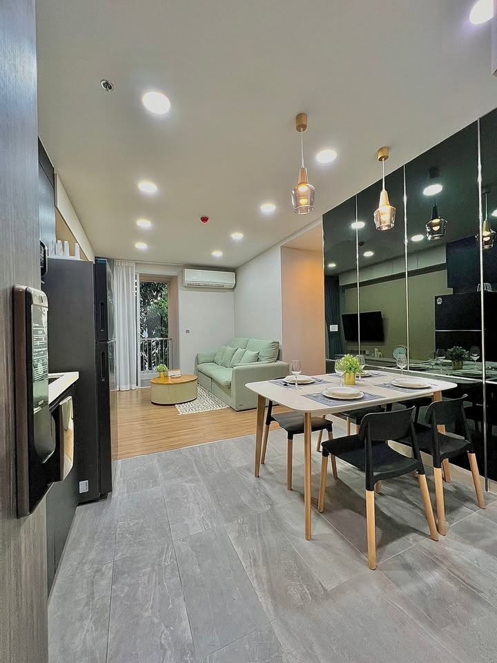For RentCondoSukhumvit, Asoke, Thonglor : Rent 📣 Condo in the heart of Prasanmit With a shuttle bus from the project to BTS Asoke, only 120 meters away from SWU. Pure 45,000 baht. Want to watch the project 065-2614622 Tammy.
