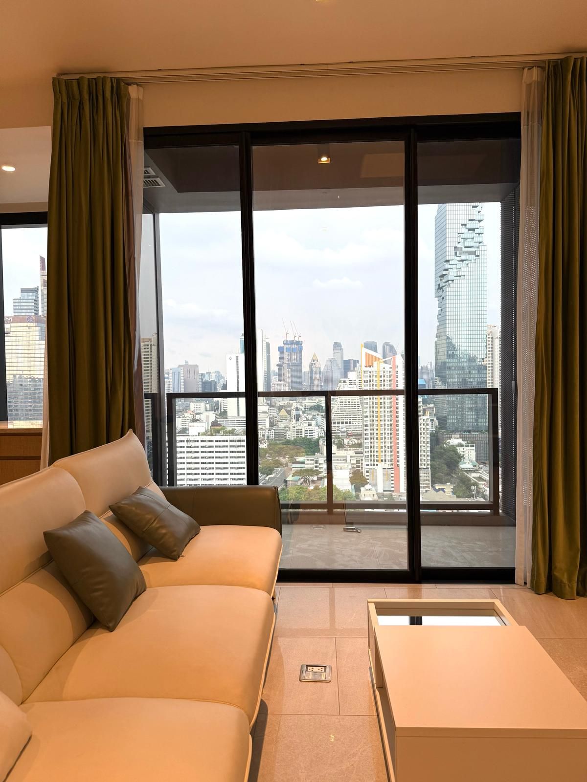 The Lofts Silom 2 Bedrooms Loading...