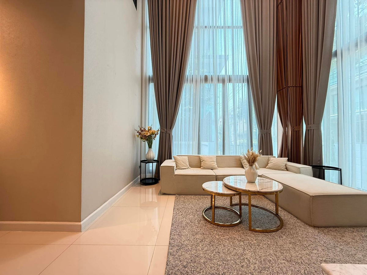 For RentHouseBang Sue, Wong Sawang, Tao Pun : 5 bedroom single house ready to rent in the business district in the heart of Bangkok. Luxury decoration. Luxury. Interested.