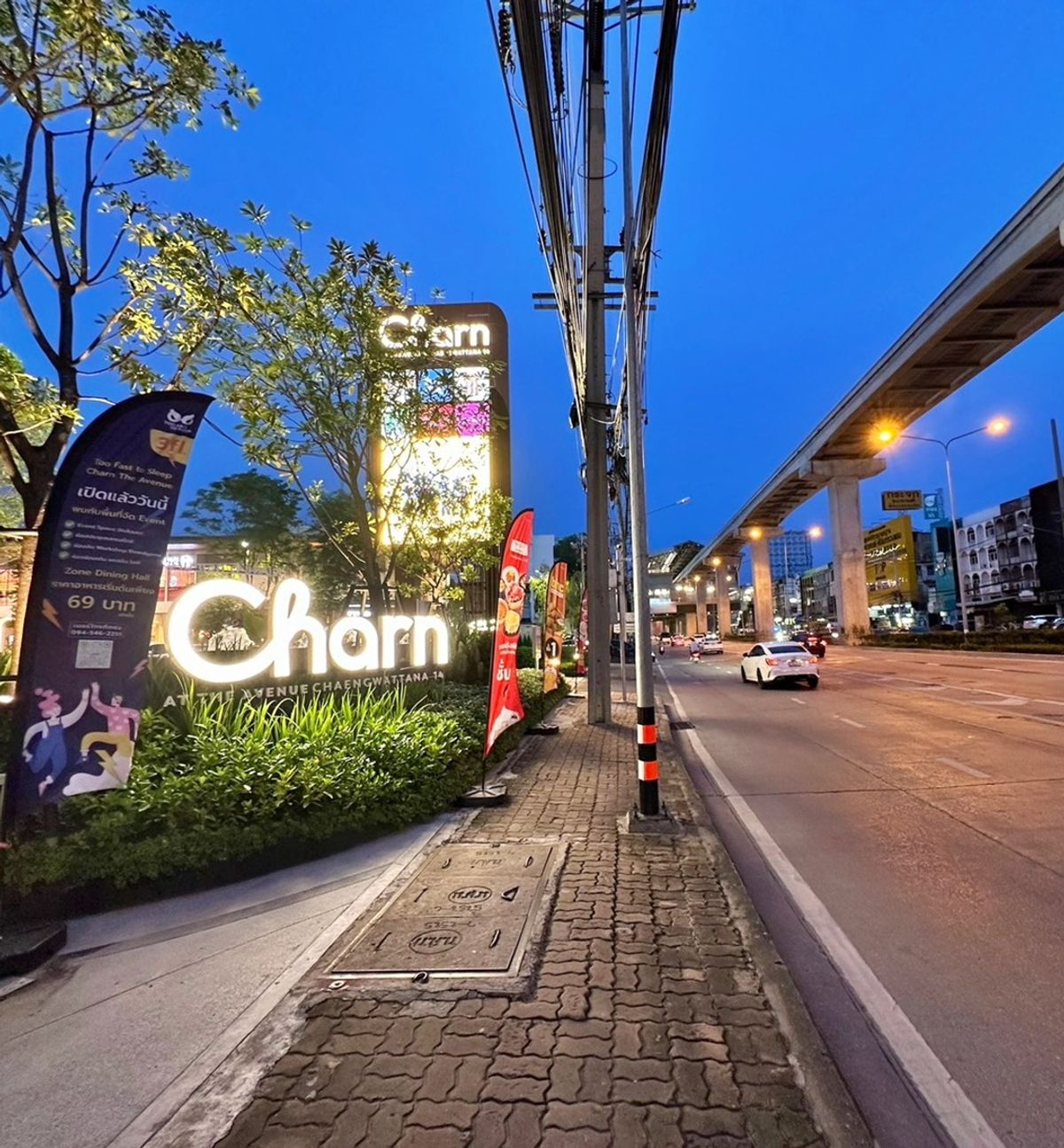 For LeaseholdRetail SpaceVipawadee, Don Mueang, Lak Si : Quickly Chaengwattana area Charn at the Avenue Community, the most people closest to the sky train.