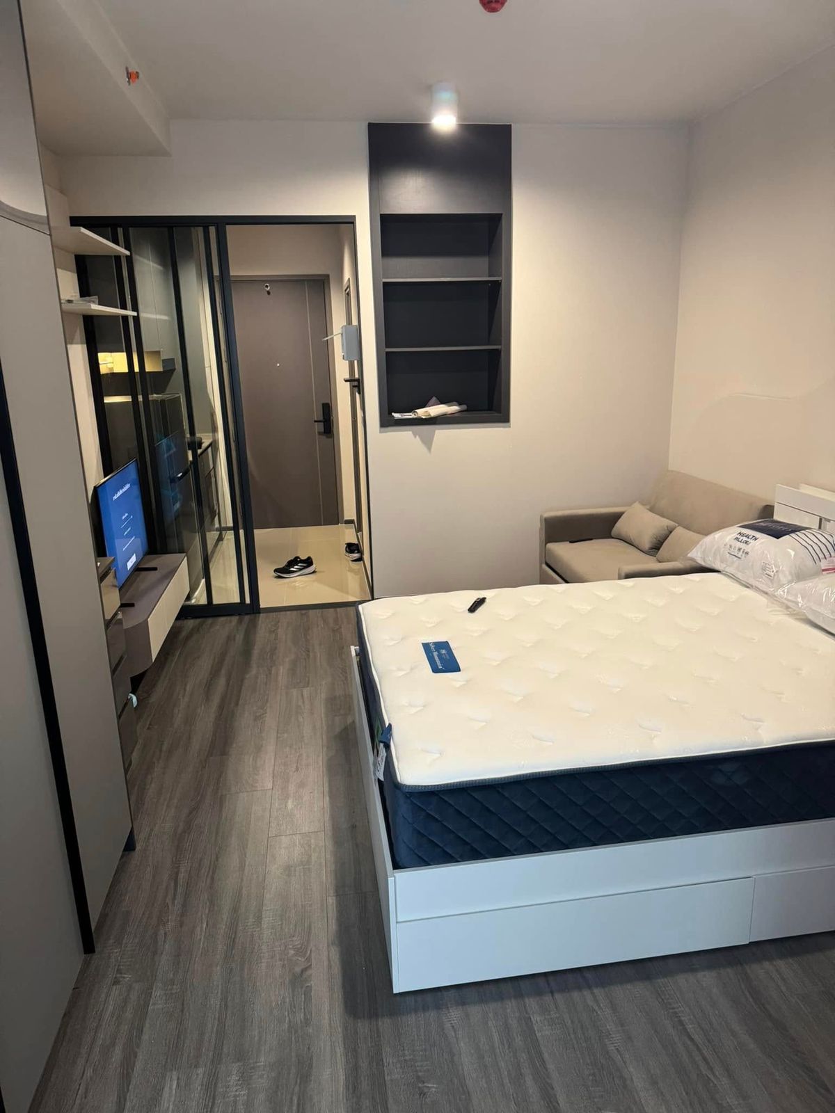 For RentCondoKhlongtoei, Kluaynamthai : Beautifully decorated condo, city view, ready to rent next to the Phra Khanong BTS