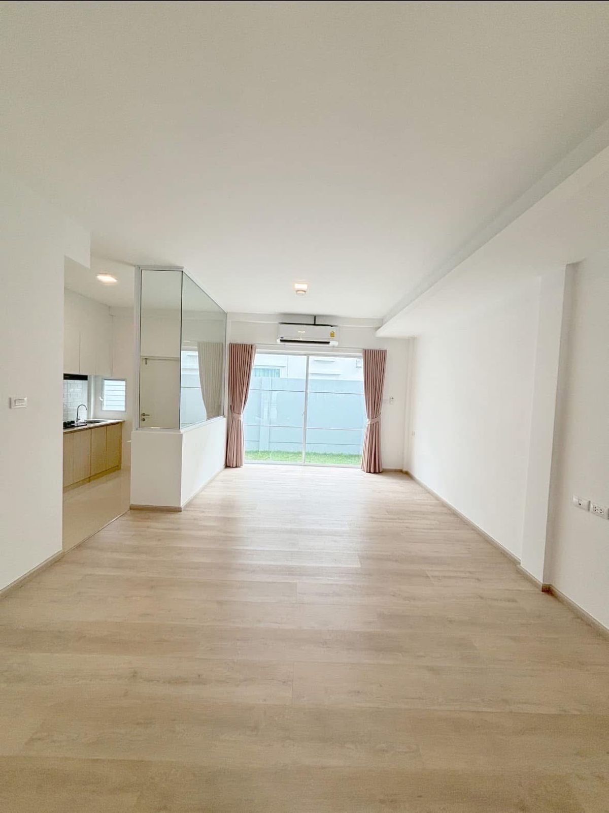 For RentTownhomeBangna, Bearing, Lasalle : 💥ForRent💥 3Bed • Indy2 Bangna-Ramkhamhang 2 🏡 Near Mega Bangna‼️ Ready to move in ‼️