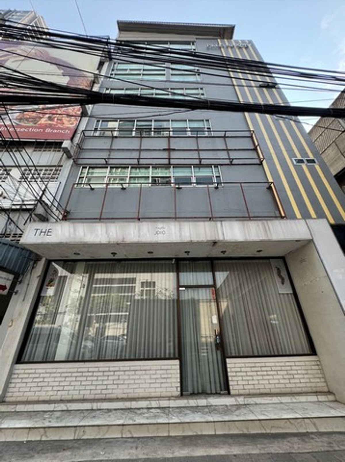 ให้เช่าอาคารพาณิชย์สุขุมวิท อโศก ทองหล่อ : HR2297ให้เช่าอาคารติดริมถนนใหญ่ ย่านอโศกดินแดง ใกล้ MRT พระราม 9 และเพชรบุรี