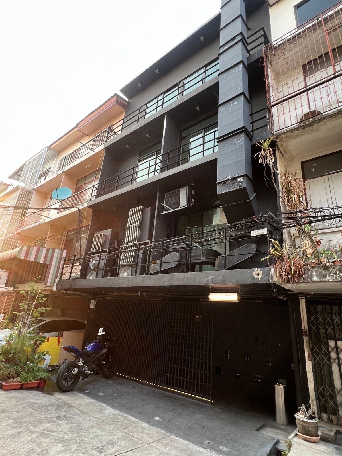 อาคารพาณิชย์พระราม 3 สาธุประดิษฐ์ : ให้เช่าตึกแถวสองคูหา 4 ชั้น ซอยสาธุประดิษฐ์ เหมาะทำร้านอาหาร ออฟฟิศ ใกล้ BTS สุรศักดิ์ 2.5 กม.