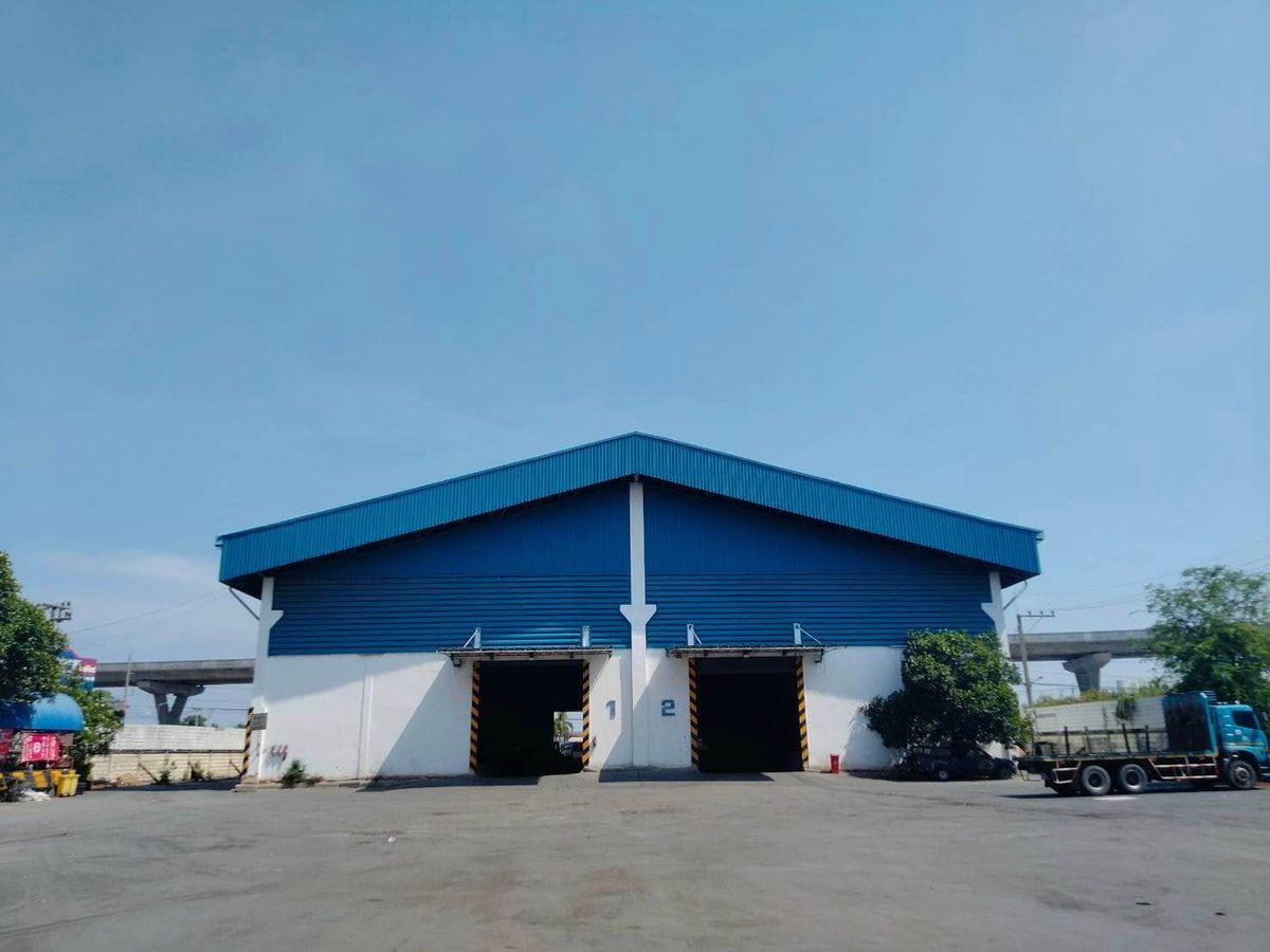 For RentWarehouseMahachai Samut Sakhon : 🎉FOR RENT 🕋 Sell/Rent a large warehouse ** Good location on the main road, Rama 2 ** [on the land 7 rai 330 sq.whi] 📍 Mahachai Samut Sakhon has 2 warehouse buildings after 5,000 sq.m. with a workers home.