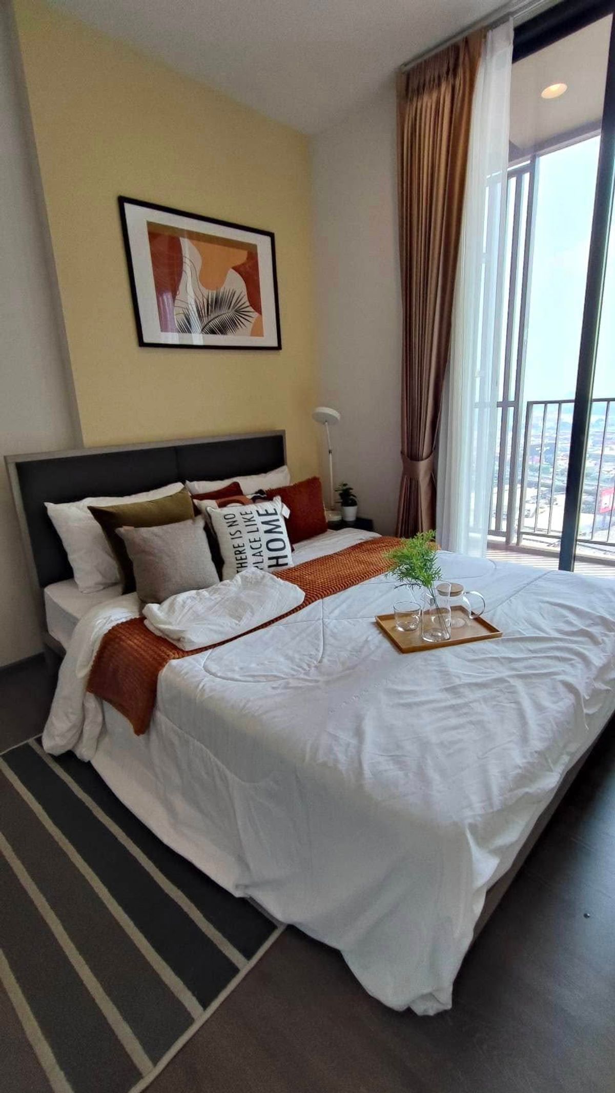 For SaleCondoSukhumvit, Asoke, Thonglor : Luxurious condo for sale, beautiful decorated room, River Oka Hauus Sukhumvit 36 ​​view, near BTS Thonglor. Interested.