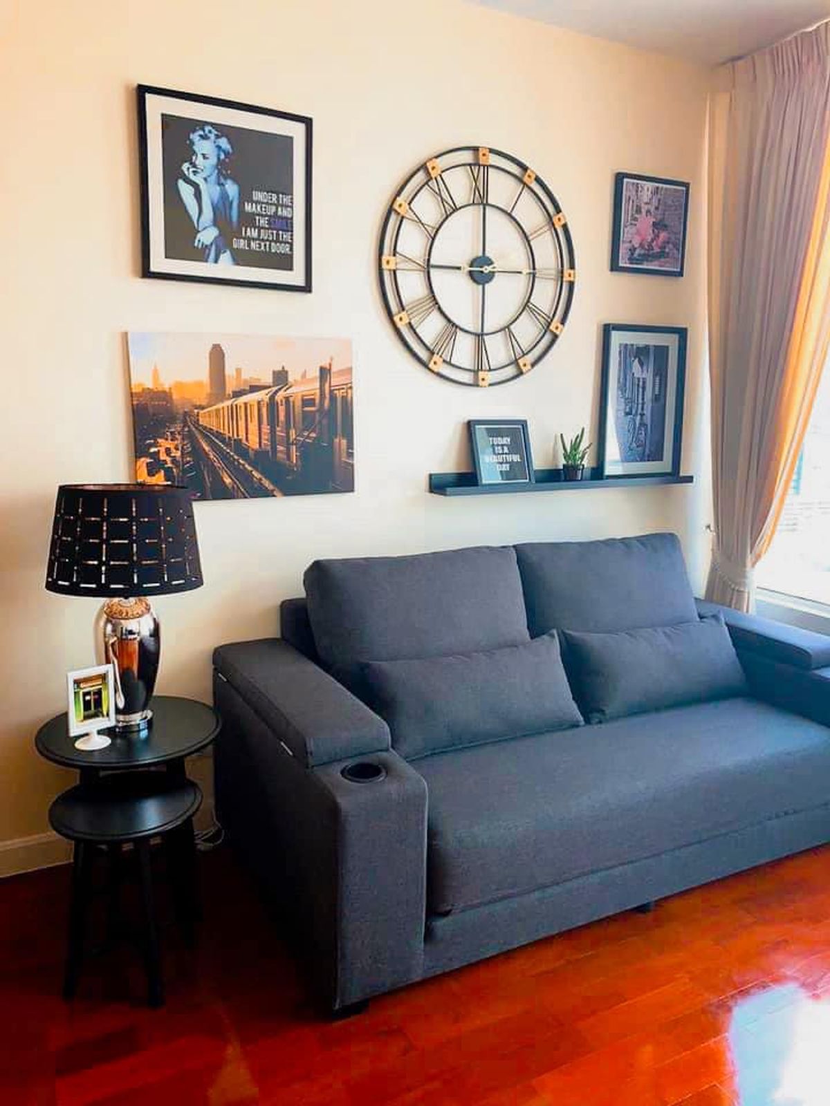 For RentCondoSukhumvit, Asoke, Thonglor : Rent a luxury condo, 1 bedroom in Soi Sukhumvit 24, walk 2 minutes to BTS Phrom Phong. Contact Agent Aey Tel./line 093-939-7861.