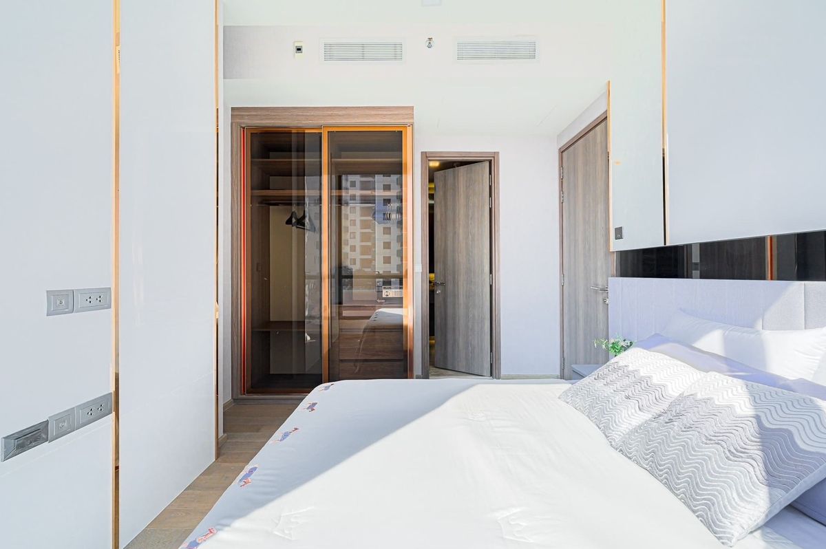 CondoSukhumvit, Asoke, Thonglor : Sell/rent 1 bedroom. Celes Asoke Condo is attached to MRT Sukhumvit, BTS Asoke and Terminal 21. Contact Agent Aey Tel/Line: 093-939-7861.