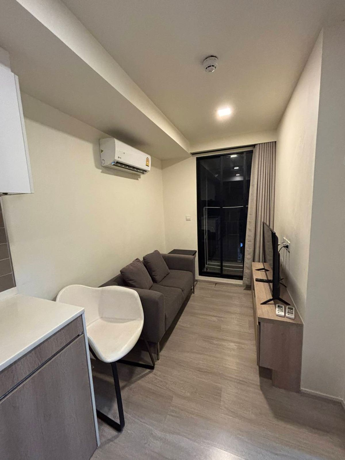 For RentCondoRama9, Petchburi, RCA : Maestro 03 Pets Friendly Condominium for Rent