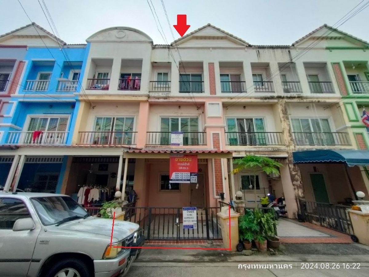 ขายทาวน์โฮมบางนา แบริ่ง ลาซาล : ทาวน์เฮ้าส์ 3 ชั้น 4 ห้องนอน 3 ห้องน้ำ