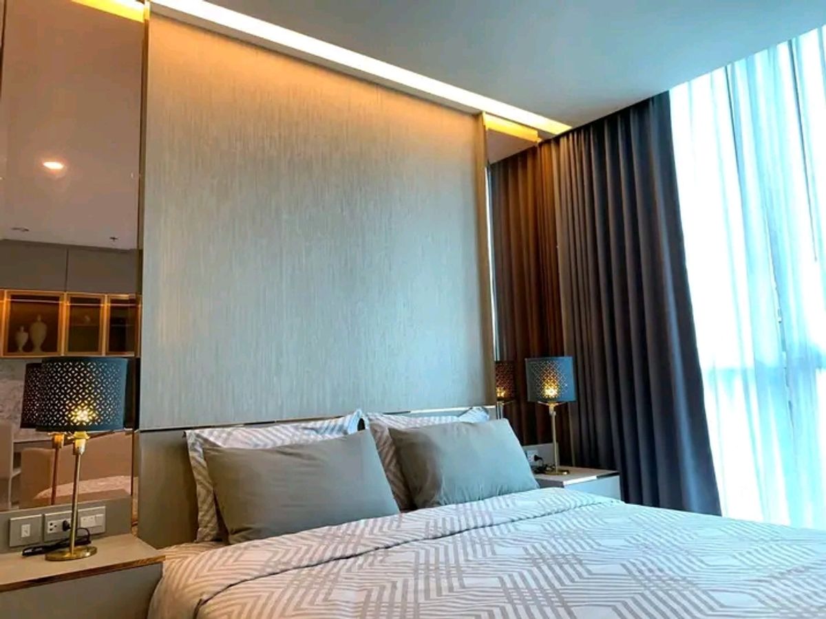 For RentCondoRatchadapisek, Huaikwang, Suttisan : 🔴𝟯𝟮,𝟬𝟬𝟬฿🔴 𝐍𝐨𝐛𝐥𝐞 𝐑𝐞𝐯𝐨𝐥𝐯𝐞 𝐑𝐚𝐭𝐜𝐡𝐚𝐝𝐚 ┃ Noble Revolve Ratchada ✅ Near MRT Cultural Center 80 m. Happy service 🙏 Interested in greeting 𝙇𝙄𝙉𝙀 (very fast answer): 📱 Property code 6803-2101 📱: ID LINE:@bbcondo88