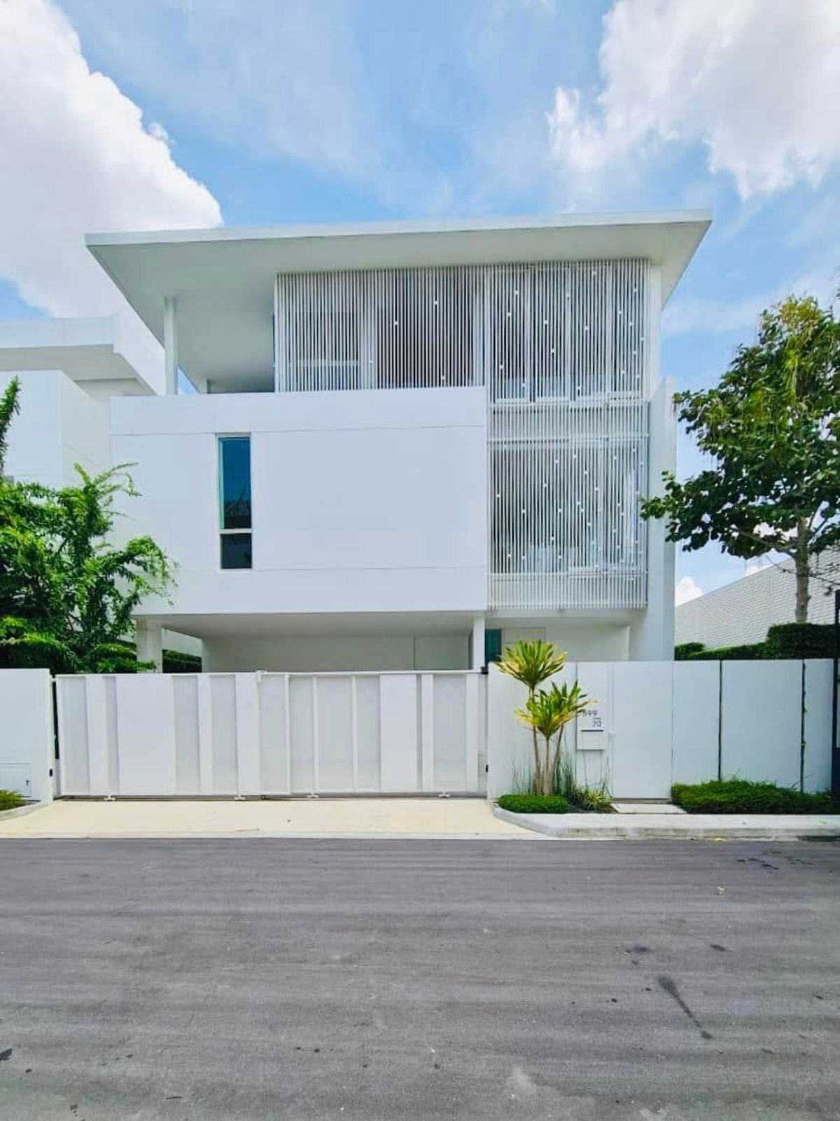 For RentHouseYothinpattana,CDC : Rent! 3 -story luxury house, Vive Ekkamai - Ram Inthra
