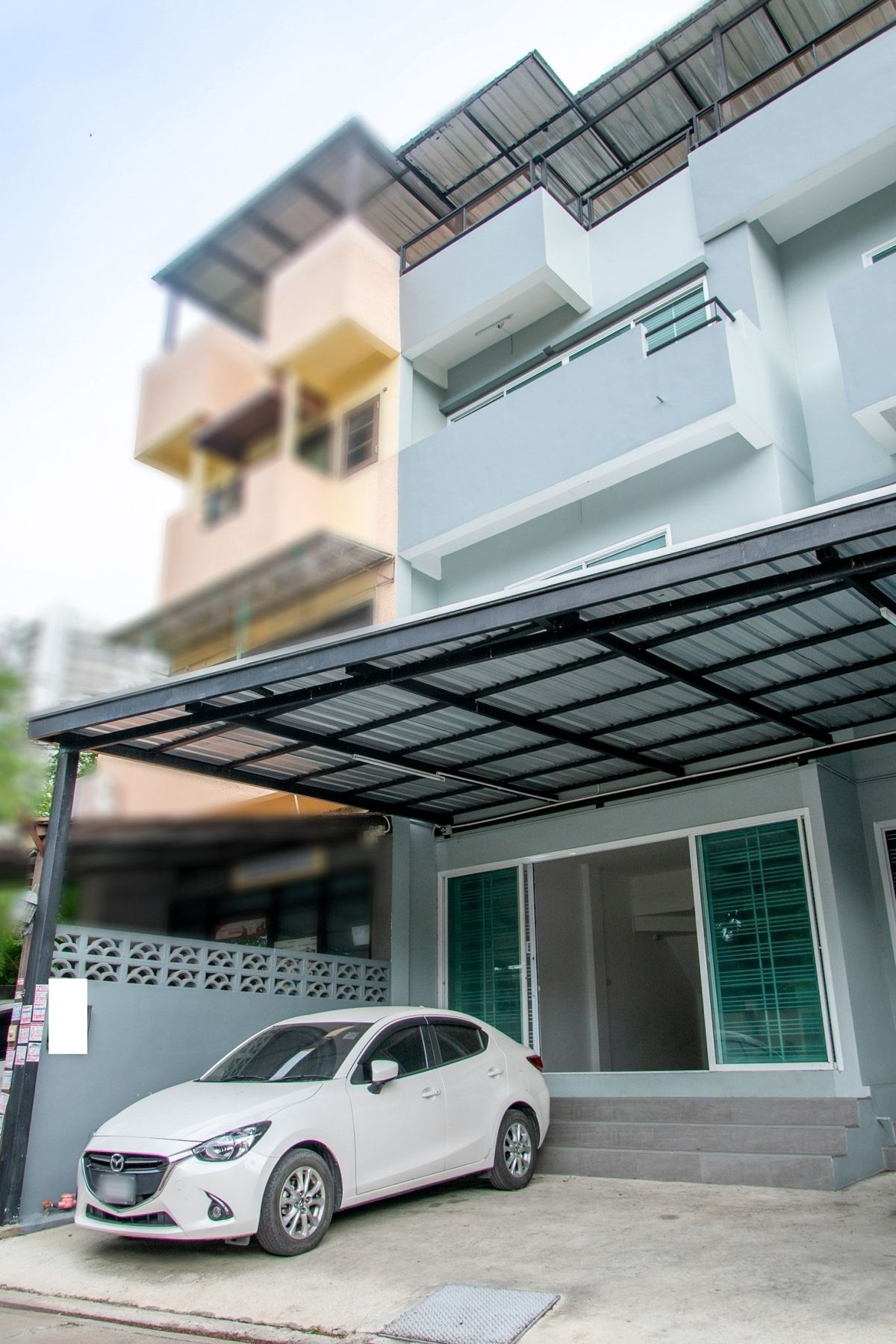 For SaleShop HouseBangna, Bearing, Lasalle : 22 Sq. 4 bedrooms, 3 water, 3-story commercial building, Bang Na-Trat 21, enter the alley, not deep, can walk