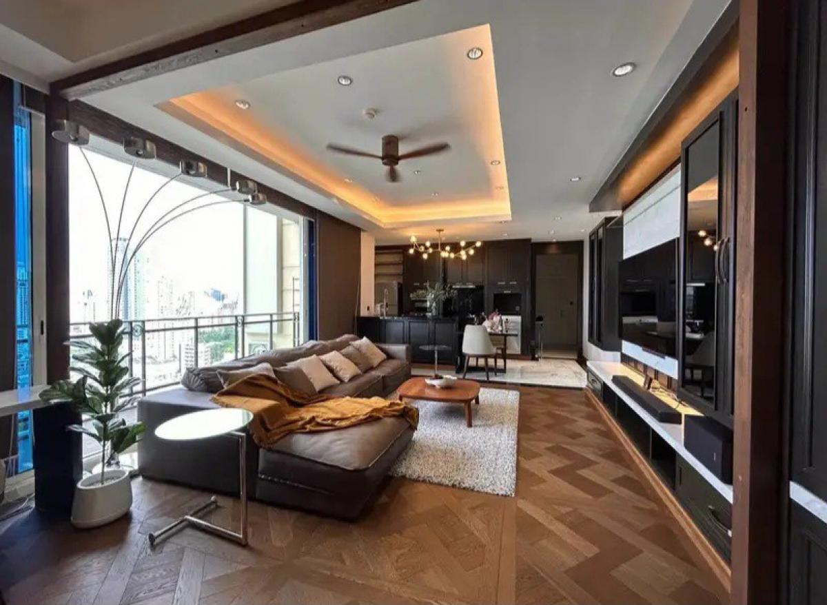 ให้เช่าคอนโดสุขุมวิท อโศก ทองหล่อ : ให้เช่าคอนโดหรู Royce Private Residences2 ห้องนอน | ชั้นสูง | วิวสวย | พร้อมเข้าอยู่!