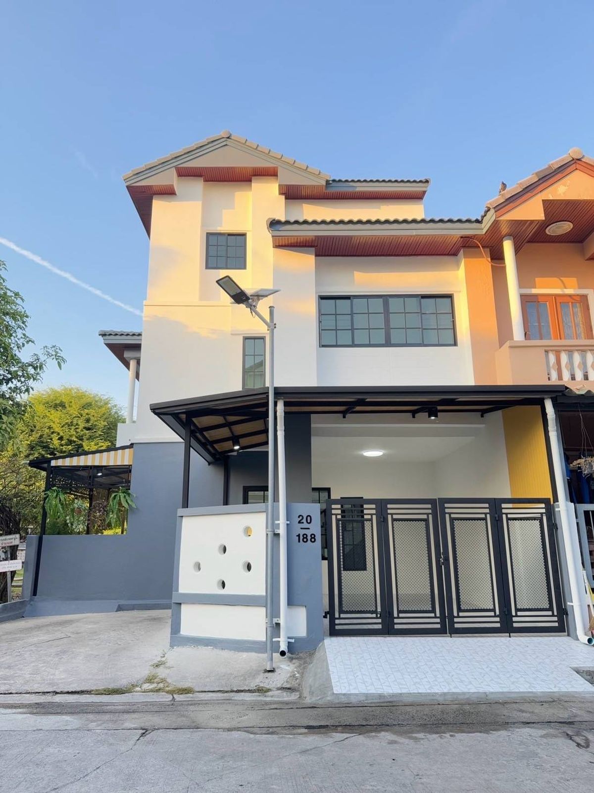 For SaleTownhomeNawamin, Ramindra : House for sale, Wararak Ram Inthra Village, behind the edge of the park along the Khlong Sam Wa Canal, Fashion Iceland Safari Ward Zoo Phraya Suren Hathairat Bangchan, Suan Siam, Hathai Mit Market, Nawamin Hospital