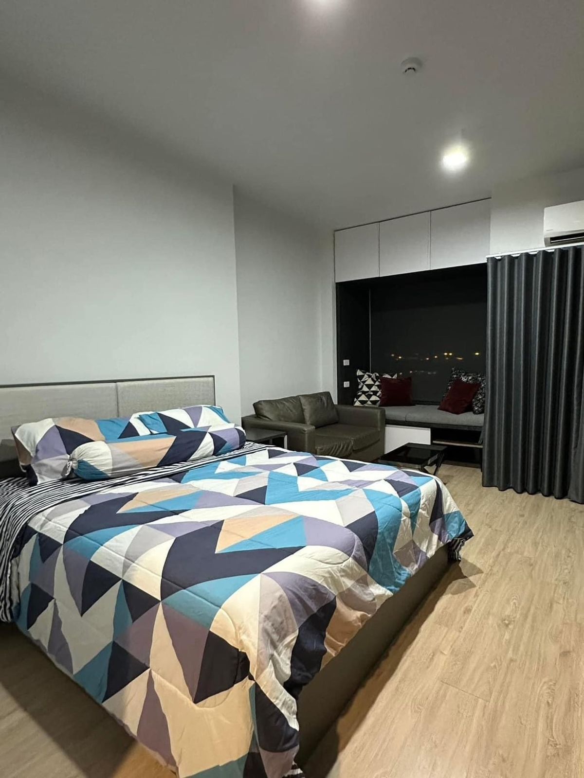 For RentCondoRama9, Petchburi, RCA : IDON198  IDEO New Rama 9, fully furnished, 12th floor, size 27 sqm. 15,000 baht. 064-959-8900