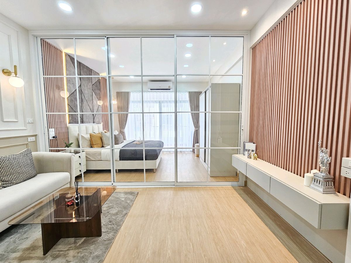 ขายคอนโดรามคำแหง หัวหมาก : คอนโดฝักข้าวโพด รามคำแหง 40 ระเบียงกว้าง สวย ตกแต่งใหม่ทั้งห้อง แถมแอร์ และเฟอร์นิเจอร์ครบ พร้อมอยู่