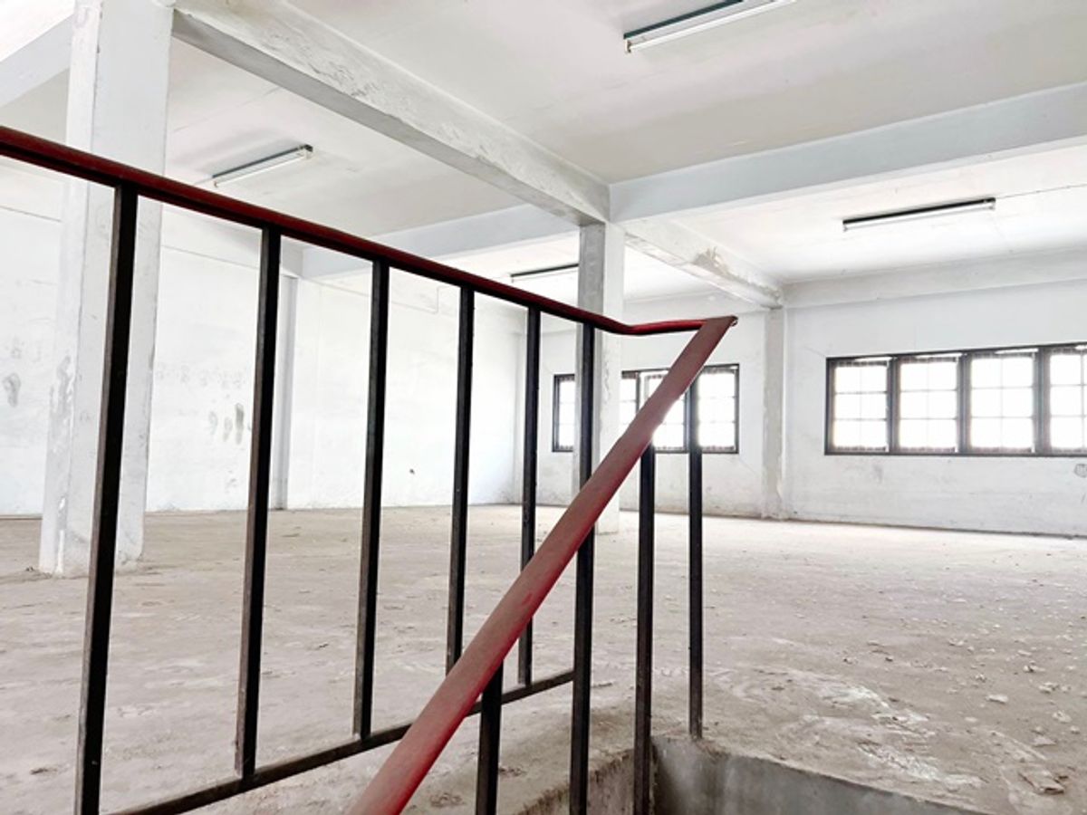 Nong Khaem Trade Market 550 meters, Big C Petchkasem 81 3.2 km. Rent 2 booths of commercial buildings, 4.5 floors, 36 sq.w. 500 sq.m., Thonburi 700 m. Loading...