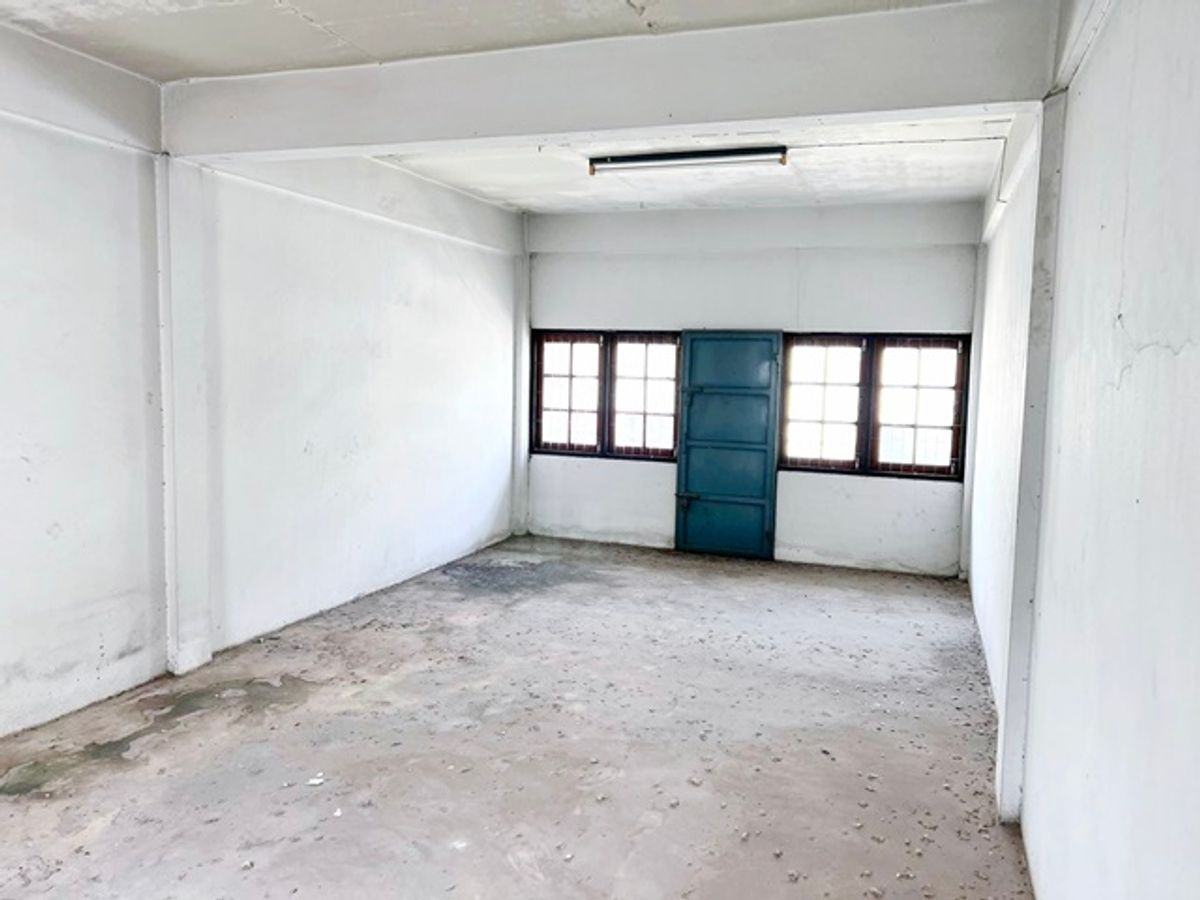 Nong Khaem Trade Market 550 meters, Big C Petchkasem 81 3.2 km. Rent 2 booths of commercial buildings, 4.5 floors, 36 sq.w. 500 sq.m., Thonburi 700 m. Loading...